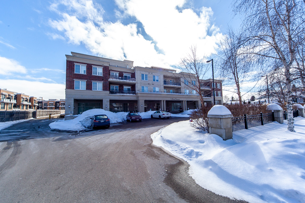 215-7-bond-cres-richmond-hill-2