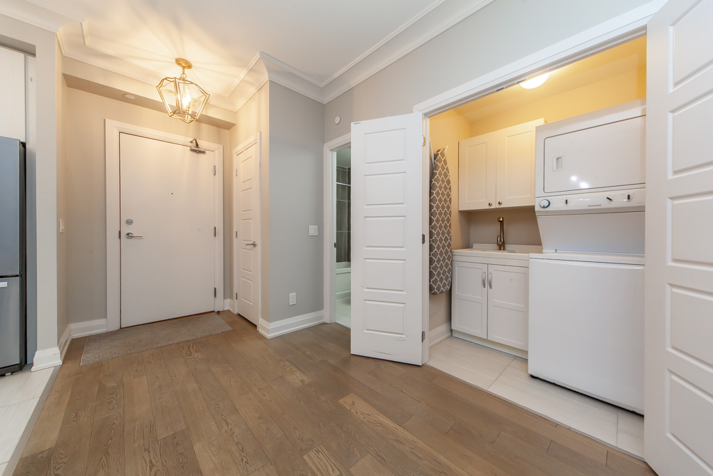 215-7-bond-cres-richmond-hill-24