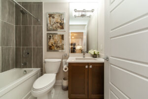 215-7-bond-cres-richmond-hill-25