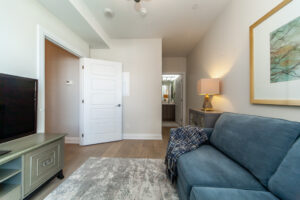 215-7-bond-cres-richmond-hill-28
