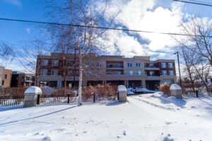 215-7-bond-cres-richmond-hill-3