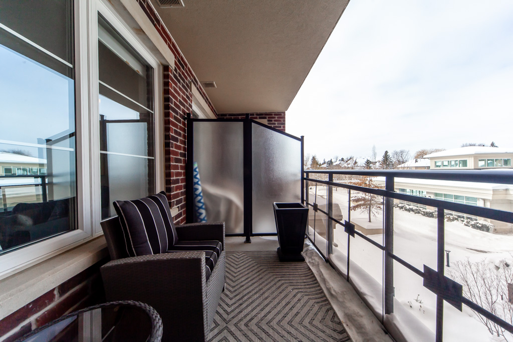 215-7-bond-cres-richmond-hill-35