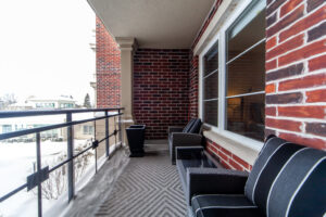 215-7-bond-cres-richmond-hill-36
