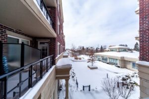 215-7-bond-cres-richmond-hill-37