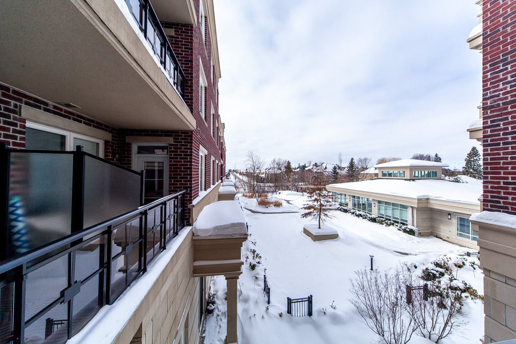215-7-bond-cres-richmond-hill-37