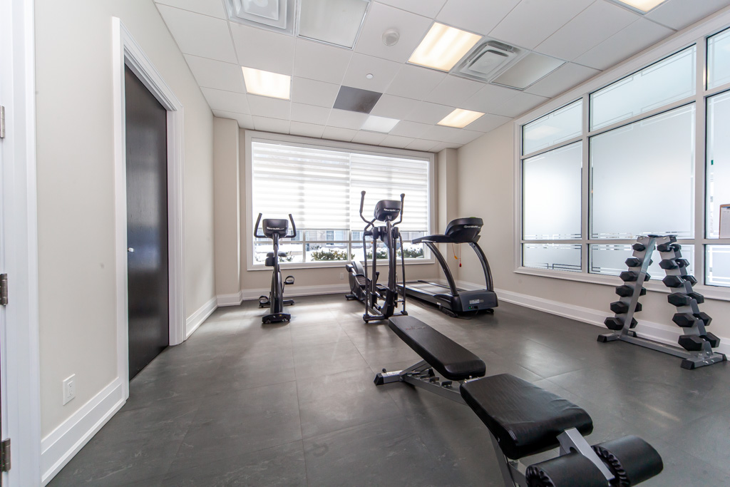 215-7-bond-cres-richmond-hill-39