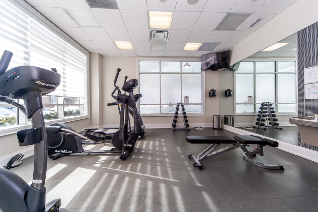 215-7-bond-cres-richmond-hill-40