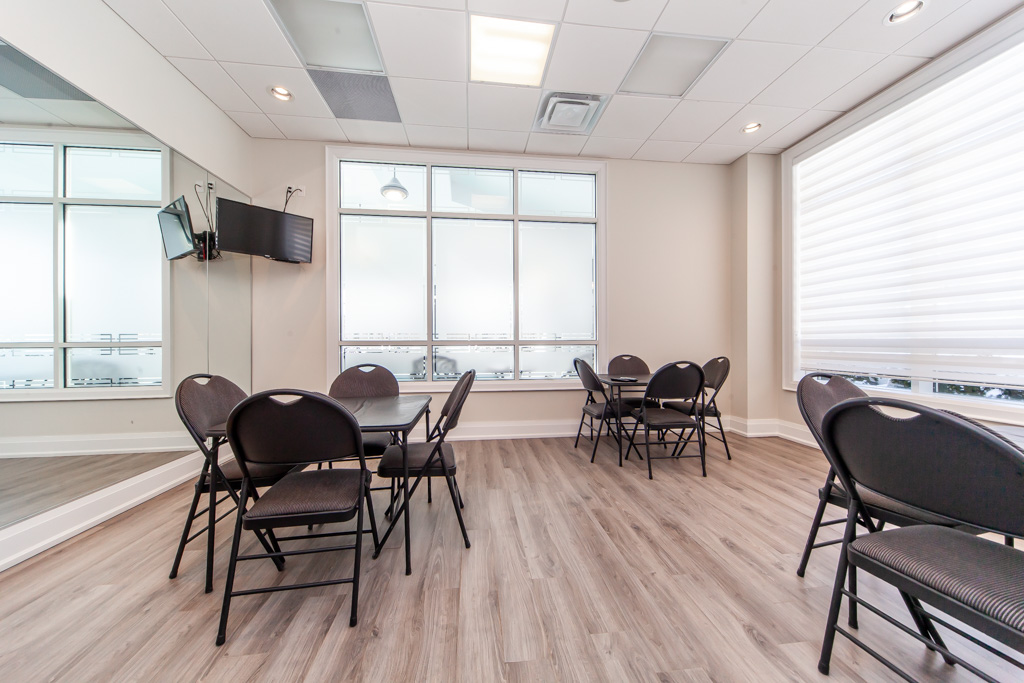 215-7-bond-cres-richmond-hill-41