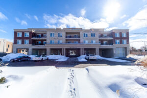 215-7-bond-cres-richmond-hill-5