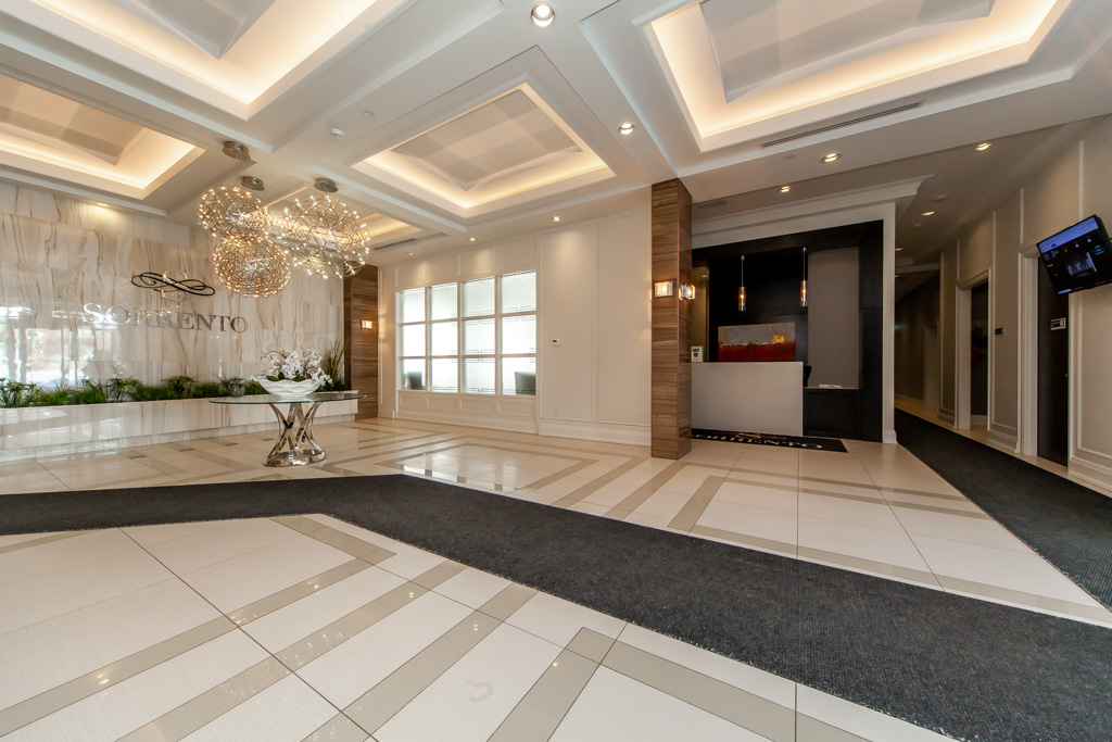 215-7-bond-cres-richmond-hill-6