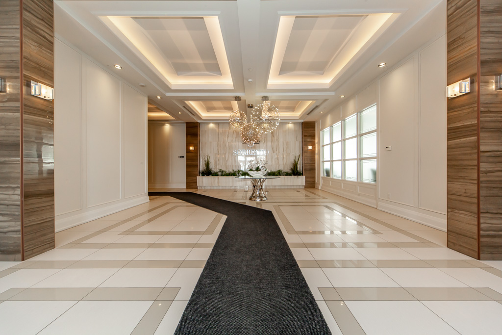 215-7-bond-cres-richmond-hill-7