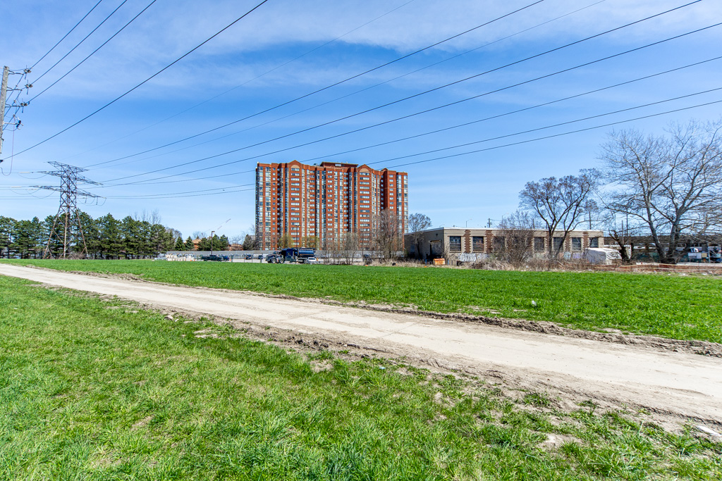 ph17-2460-eglinton-ave-e-scarborough-1