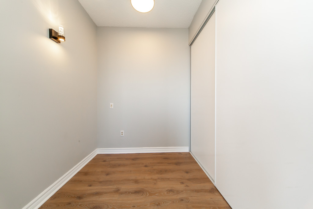ph17-2460-eglinton-ave-e-scarborough-23