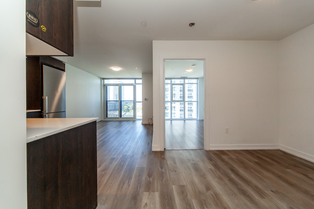 1004-225-village-green-sq-scarborough-11