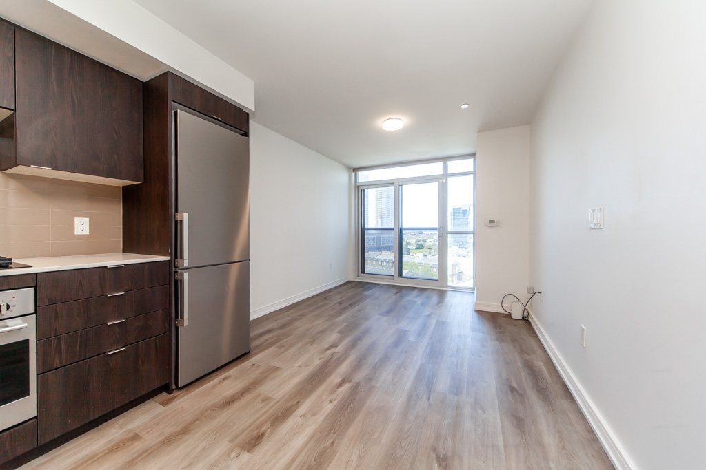 1004-225-village-green-sq-scarborough-13