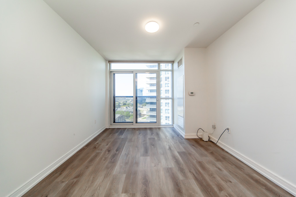 1004-225-village-green-sq-scarborough-15