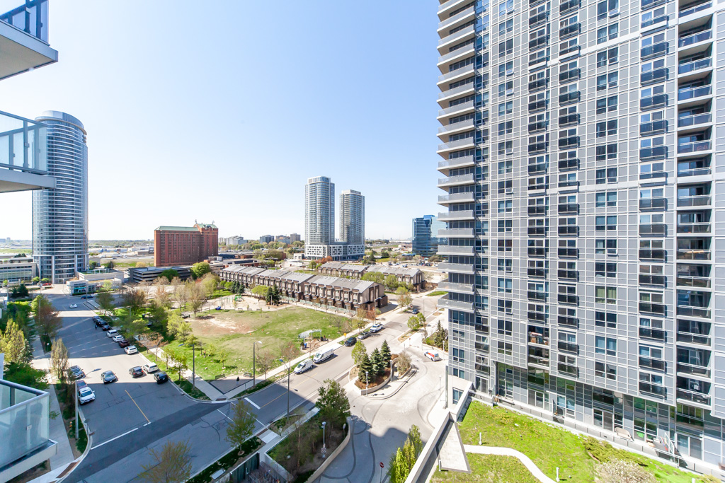 1004-225-village-green-sq-scarborough-17