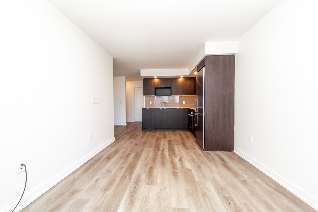 1004-225-village-green-sq-scarborough-18