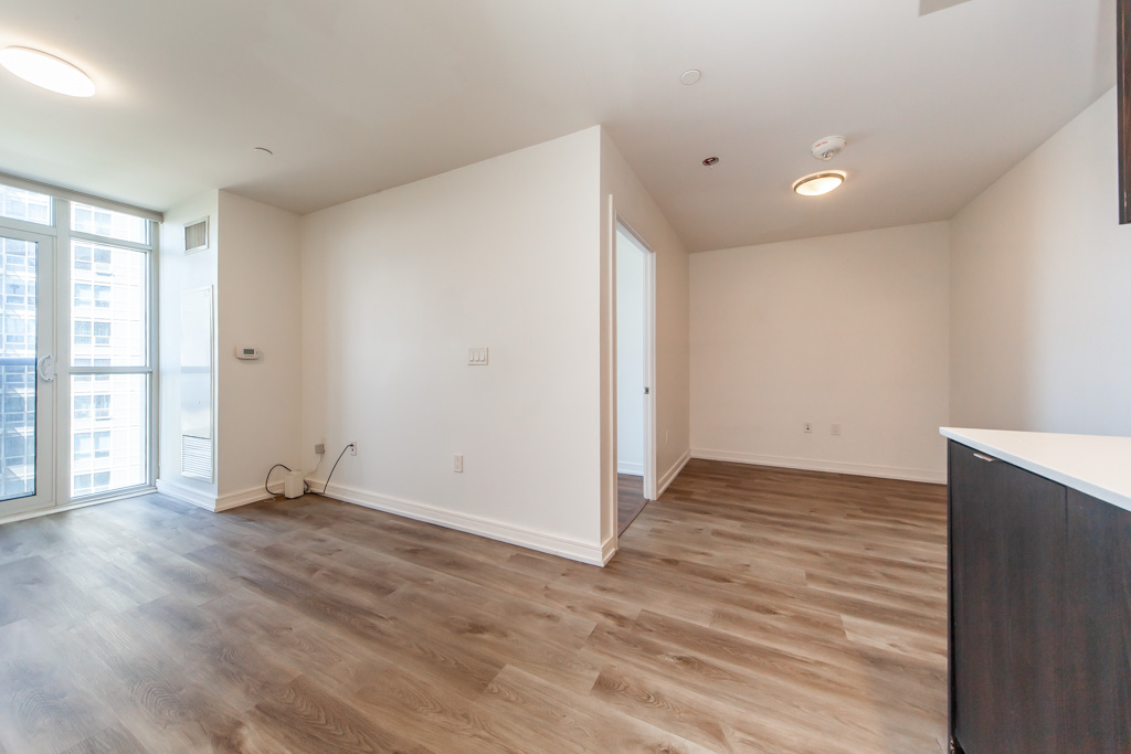 1004-225-village-green-sq-scarborough-24