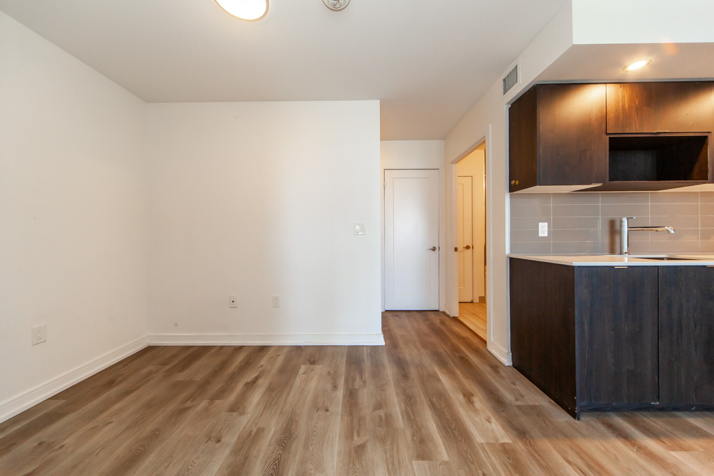 1004-225-village-green-sq-scarborough-27