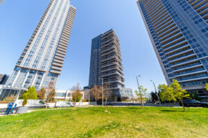 1004-225-village-green-sq-scarborough-3