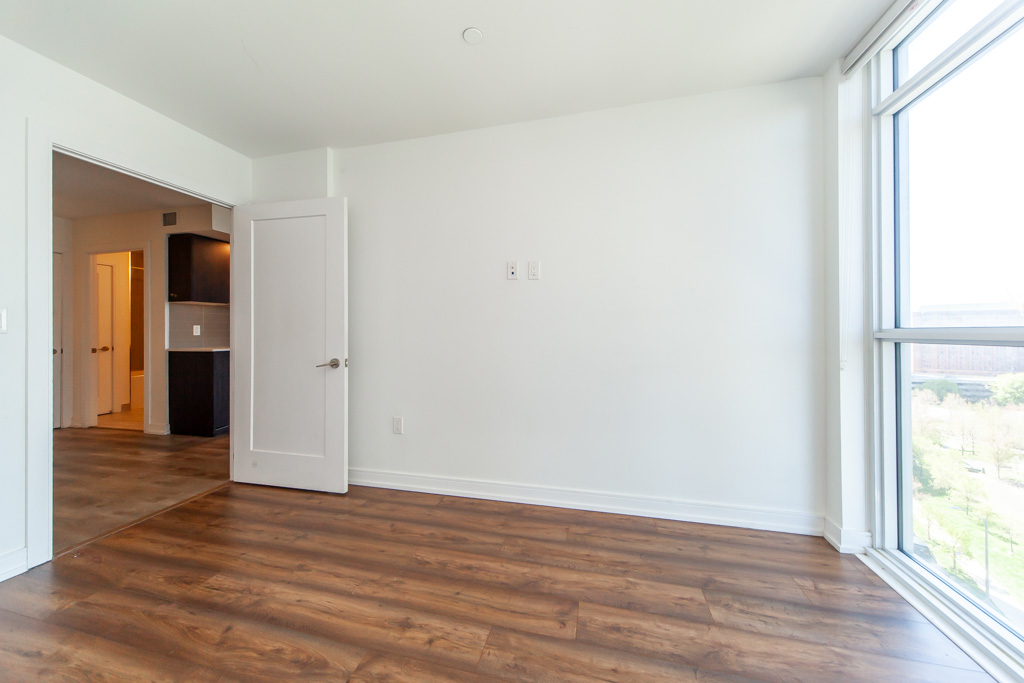 1004-225-village-green-sq-scarborough-31