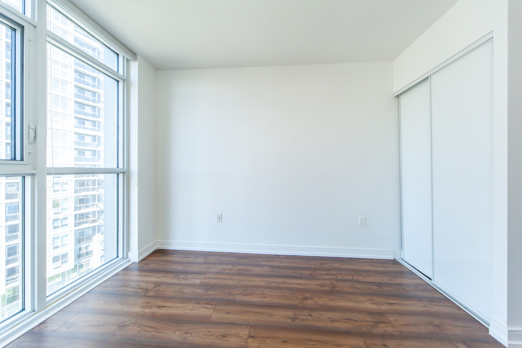 1004-225-village-green-sq-scarborough-32