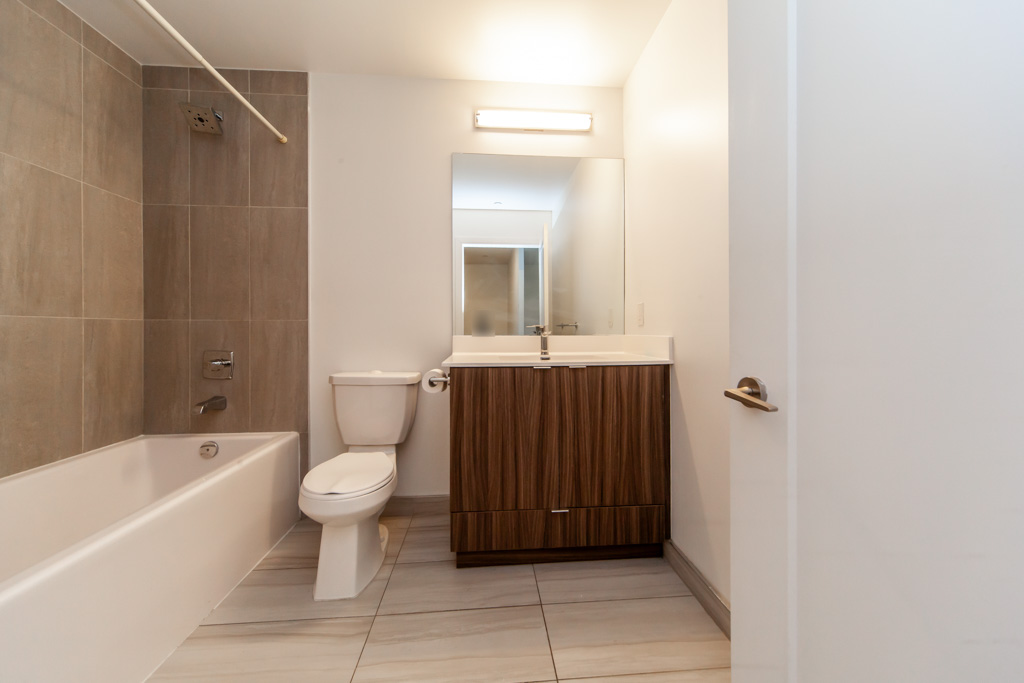 1004-225-village-green-sq-scarborough-35