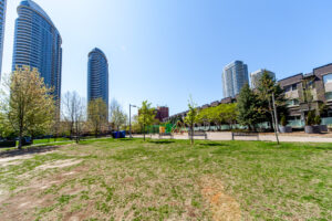 1004-225-village-green-sq-scarborough-43