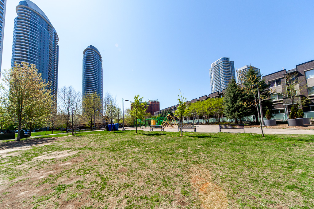 1004-225-village-green-sq-scarborough-43