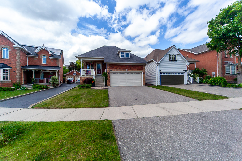 20-rosemarie-cres-whitby-1