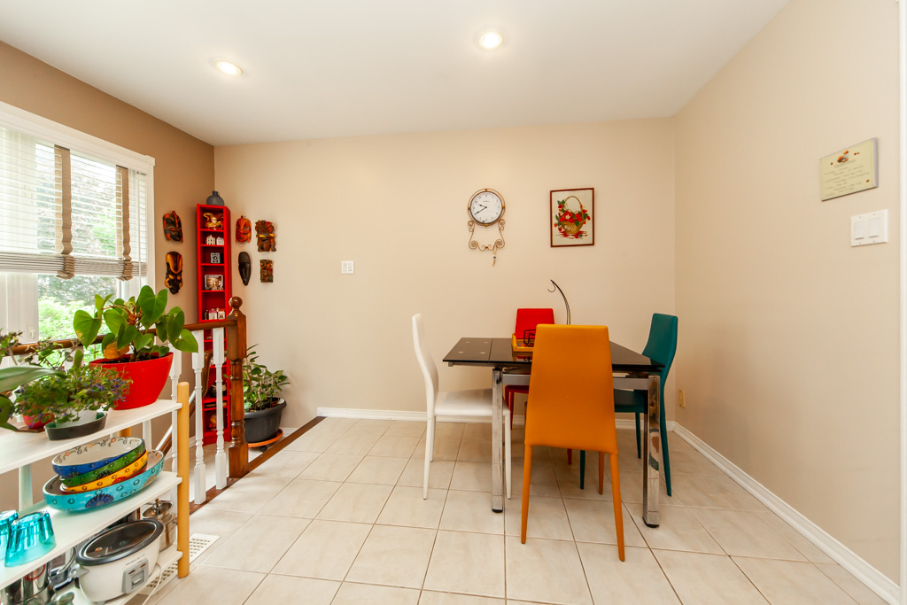20-rosemarie-cres-whitby-18