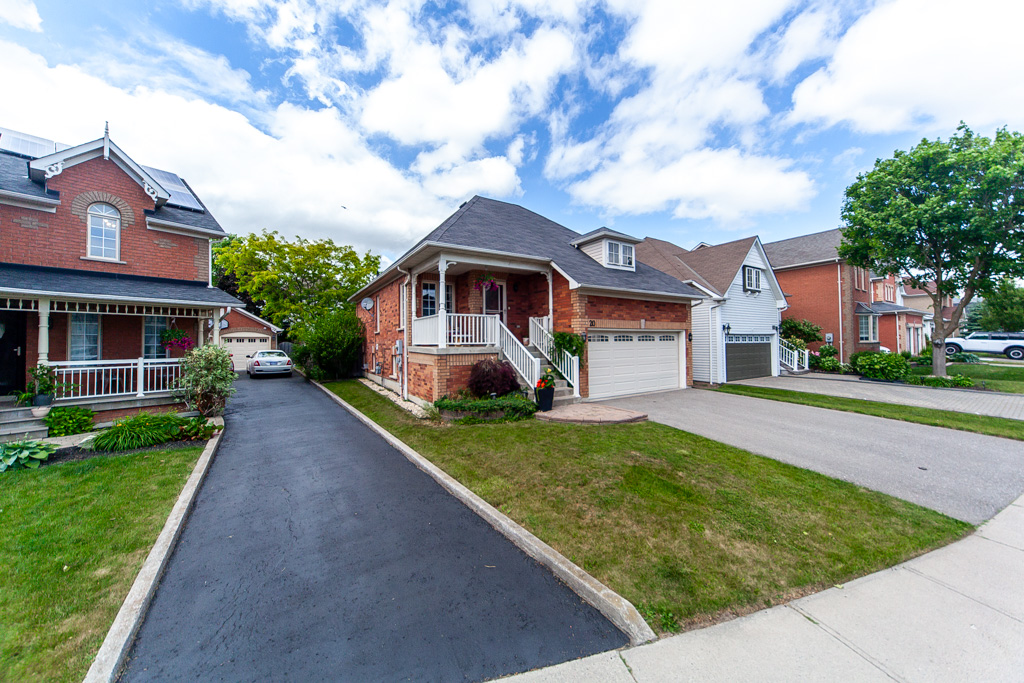 20-rosemarie-cres-whitby-2