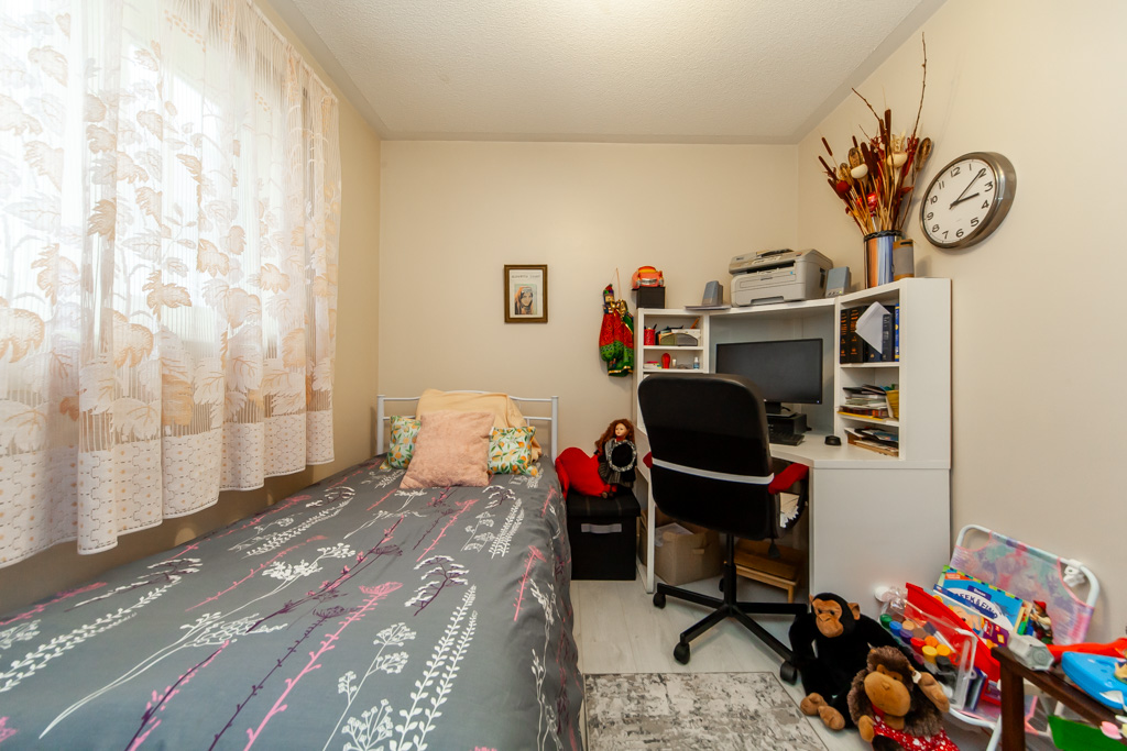 20-rosemarie-cres-whitby-30