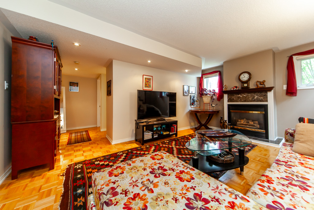 20-rosemarie-cres-whitby-36