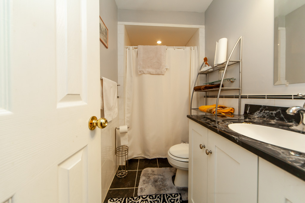 20-rosemarie-cres-whitby-44