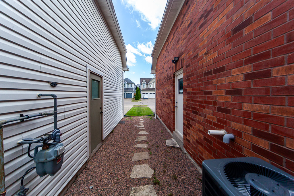 20-rosemarie-cres-whitby-48