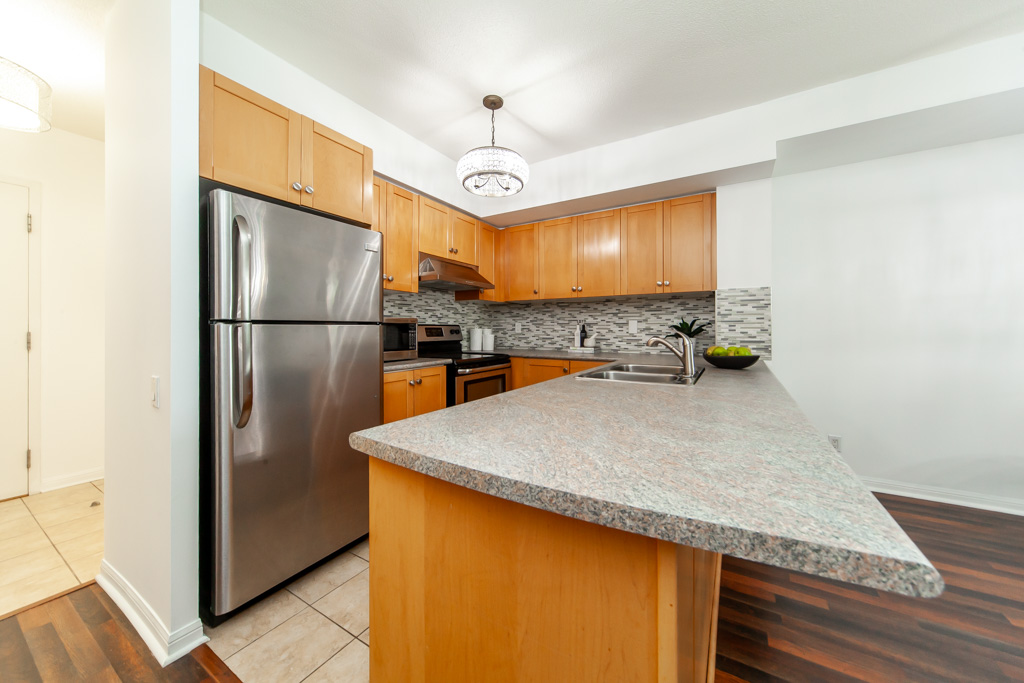 202-1600-keele-st-toronto-23