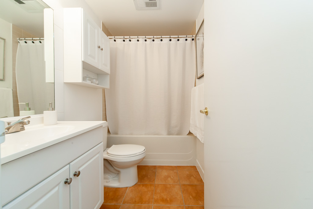 202-1600-keele-st-toronto-35