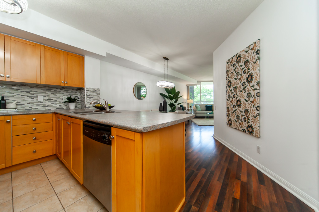 202-1600-keele-st-toronto-7