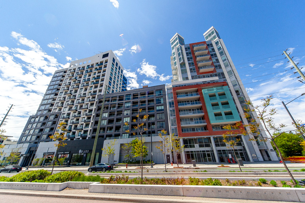 602-8868-yonge-st-richmond-hill-1