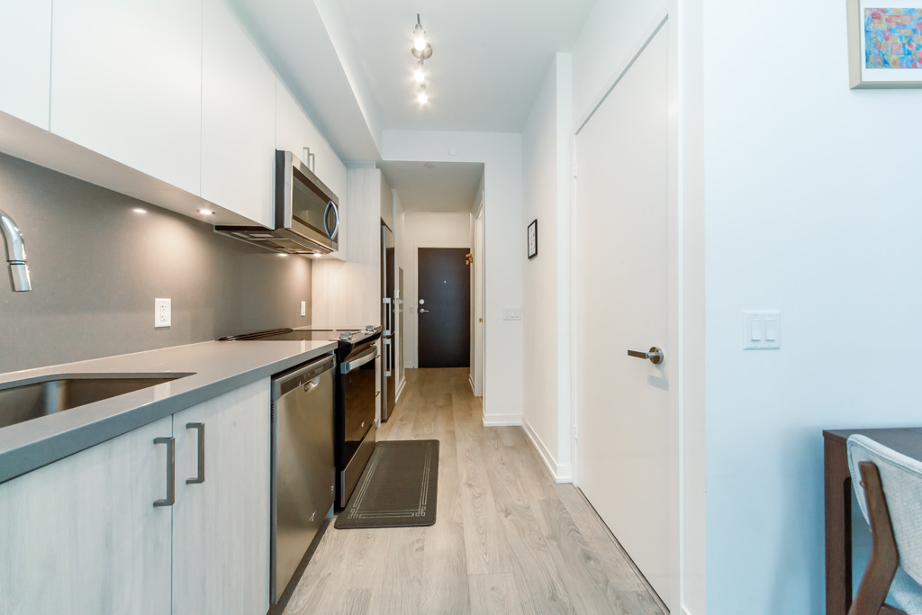 602-8868-yonge-st-richmond-hill-18
