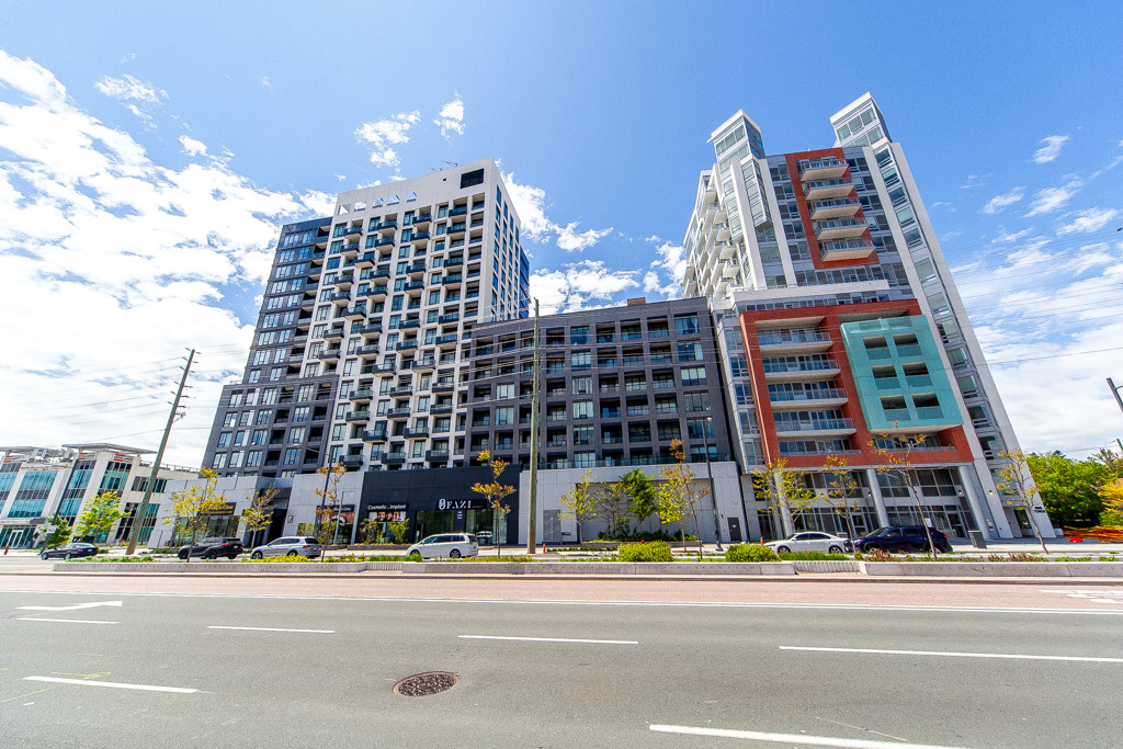 602-8868-yonge-st-richmond-hill-2