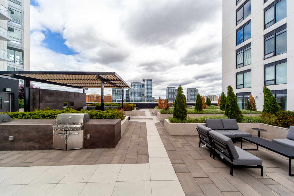 602-8868-yonge-st-richmond-hill-34