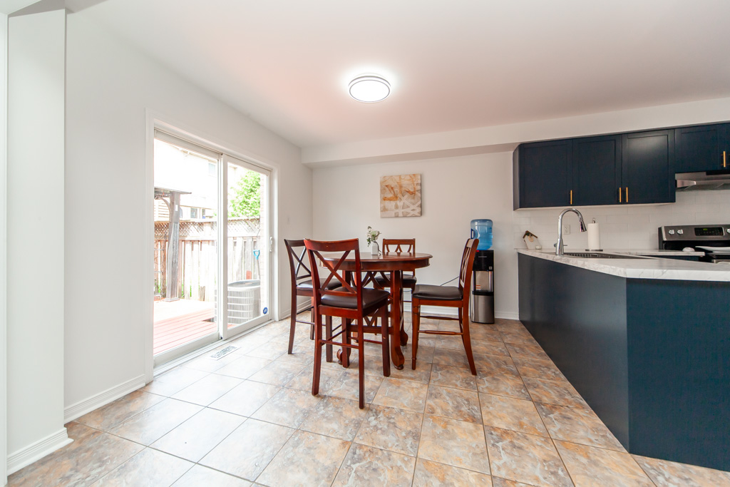 71-red-river-cres-newmarket-18