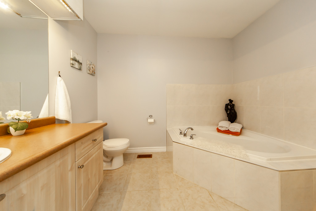 71-red-river-cres-newmarket-32