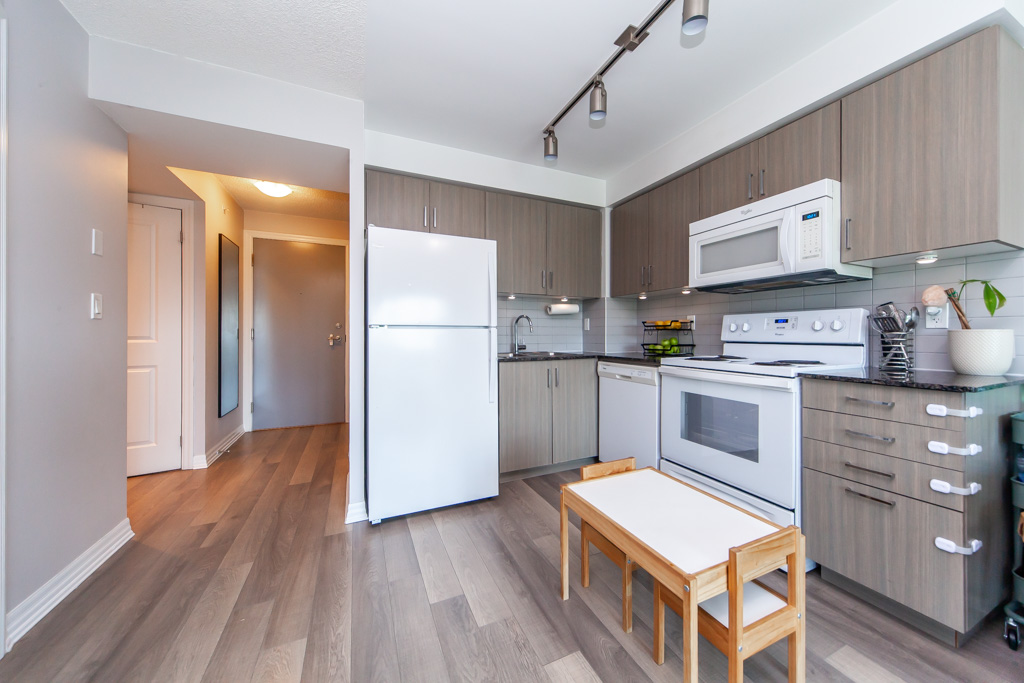 313-80-esther-lorrie-dr-etobicoke-18