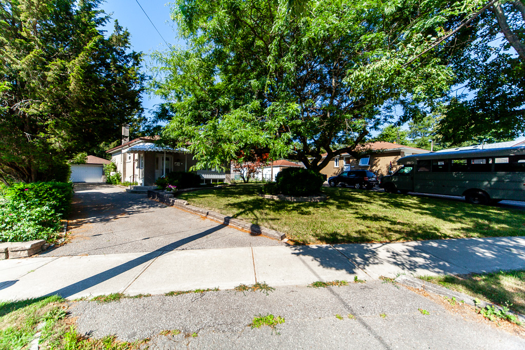 61-lord-roberts-dr-toronto-1