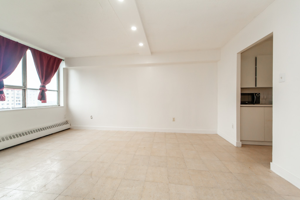 908-940-caledonia-rd-north-york-9