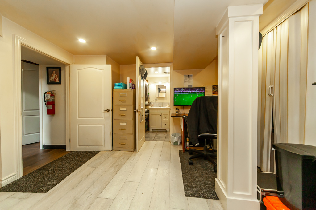 529-rogers-rd-toronto-21